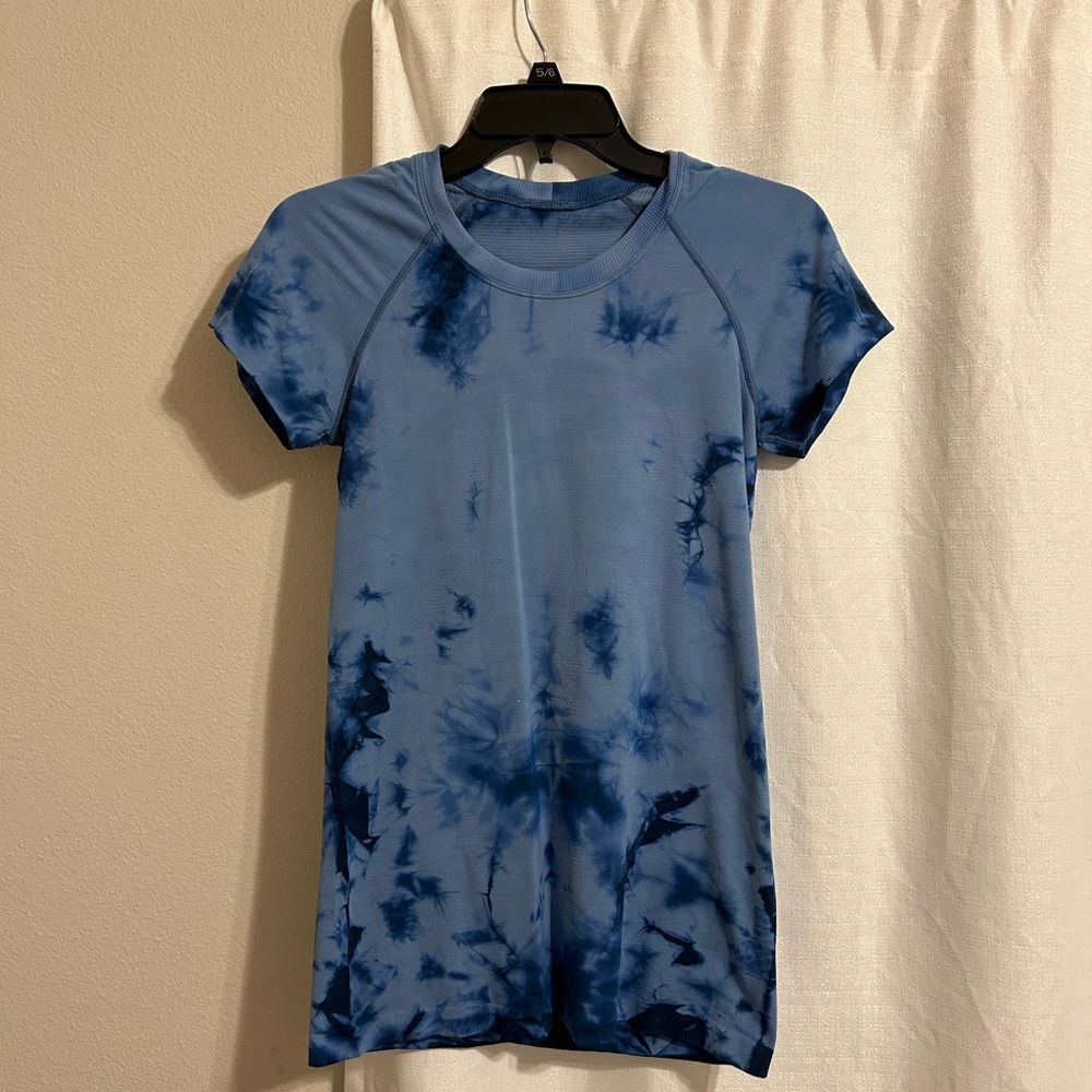 Lululemon blue tie-dye swiftly tech